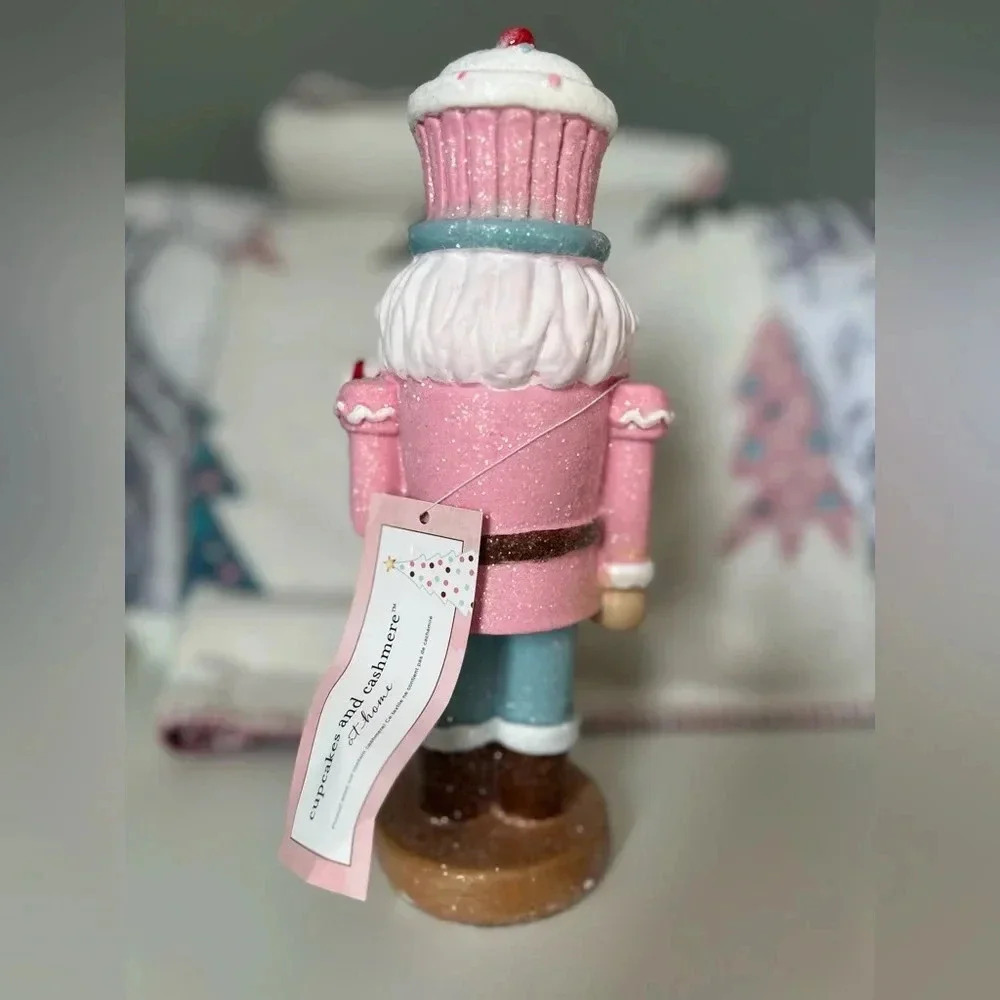 Cupcakes and cashmere nutcracker Christmas - Picture 3 of 4